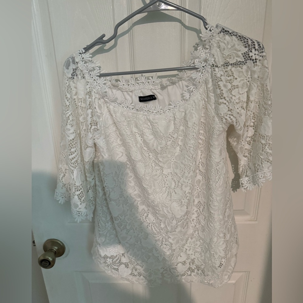 🤍White Floral Off The Shoulder Top